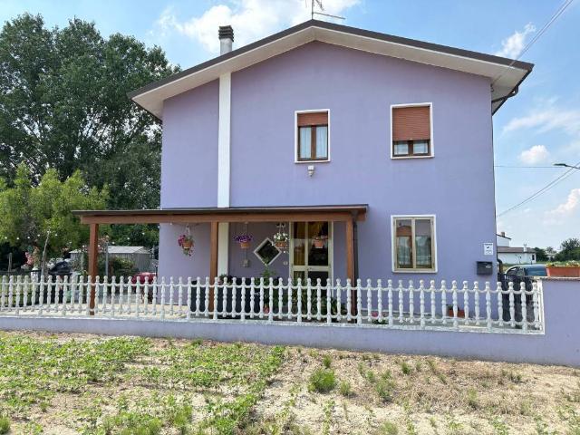 Villa Indipendente in vendita a Bagnolo Di Po, Veneto