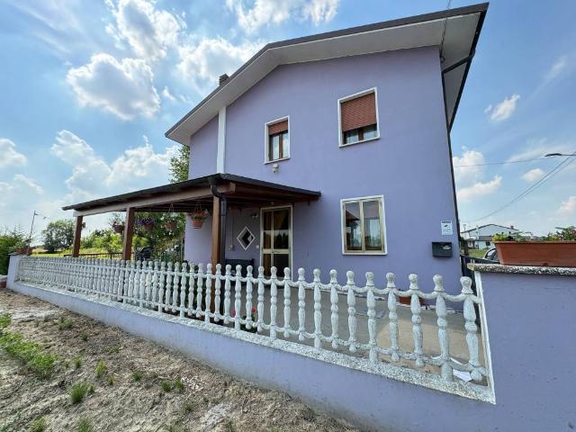 Villa Indipendente in vendita a Bagnolo di Po, Rovigo