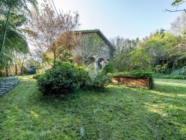 Villa Indipendente in vendita a Terra di Mezzo, Re