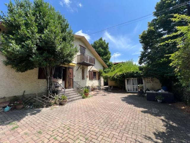 Villa Indipendente in vendita a Terra di Mezzo, Re