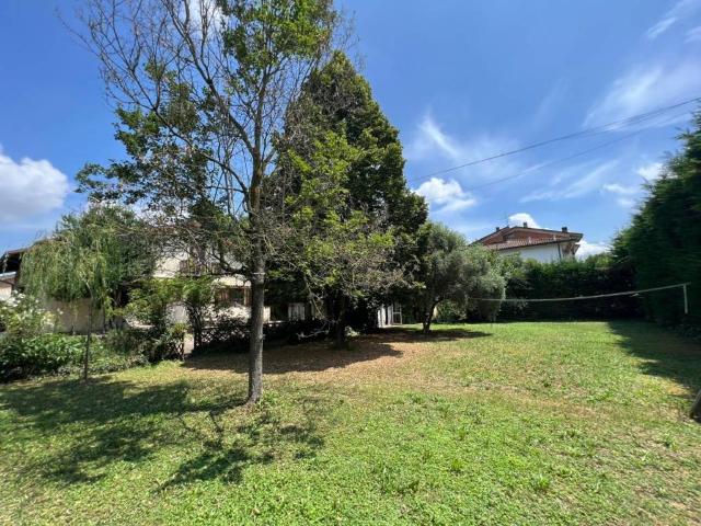 Villa Indipendente in vendita a Terra di Mezzo, Re
