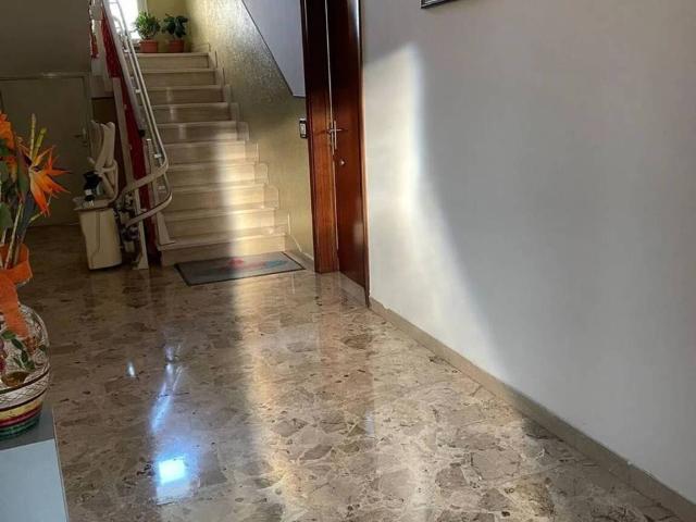 Villa Indipendente in vendita a Terra di Mezzo, Re