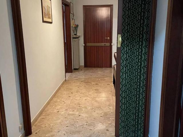 Villa Indipendente in vendita a Terra di Mezzo, Re