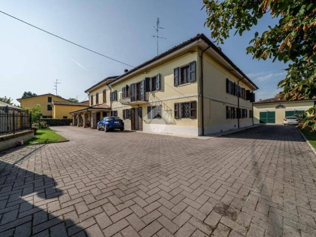 Villa Indipendente in vendita a Terra di Mezzo, Re