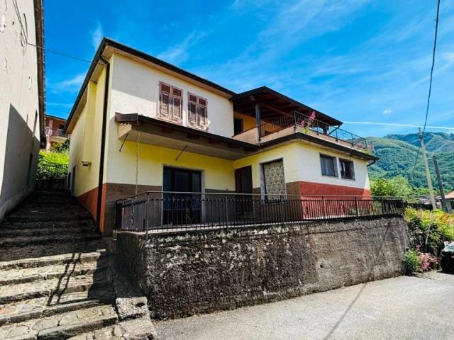 Villa Indipendente in vendita a Unione di comuni Montana Lunigiana, Bagnone