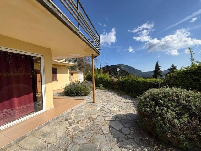 Villa Indipendente in vendita a Bajardo, Liguria