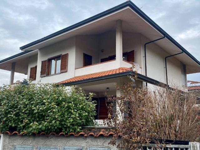 Villa Indipendente in vendita a Unione Montana di Comuni delle Valli di Lanzo, Ceronda e Casternone, Piemonte