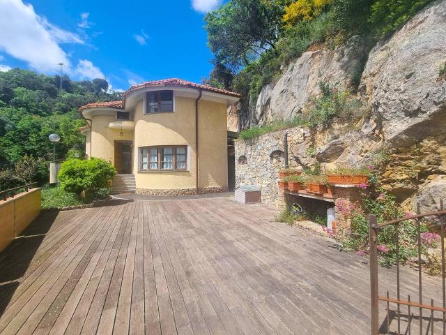Villa Indipendente in vendita a Balestrino, Liguria