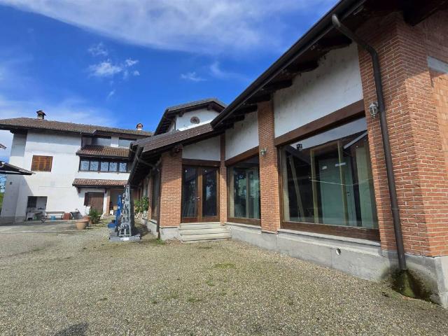 Villa Indipendente in vendita a Piemonte, Vercelli