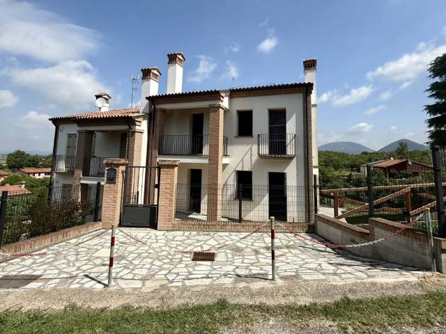Villa Indipendente in vendita a Baone, Veneto
