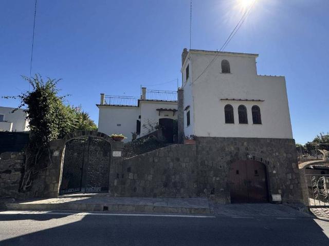 Villa Indipendente in vendita a Barano D'ischia, Campania