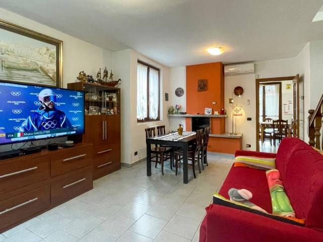 Villa Indipendente in vendita a Baranzate, Lombardia