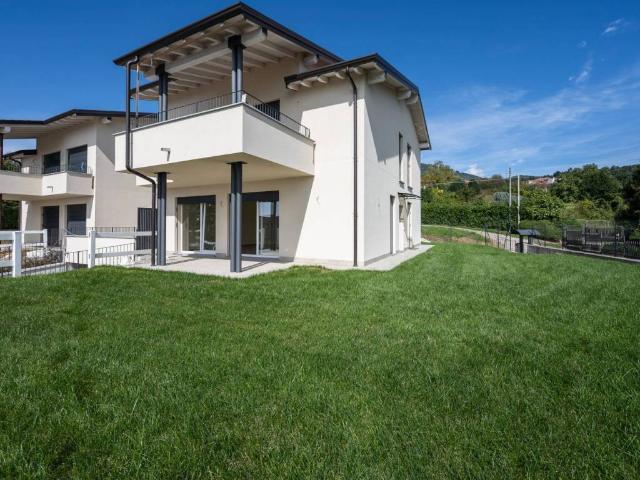 Villa Indipendente in vendita a Barasso, Lombardia