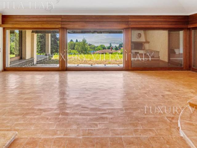 Villa Indipendente in vendita a Barasso, Lombardia