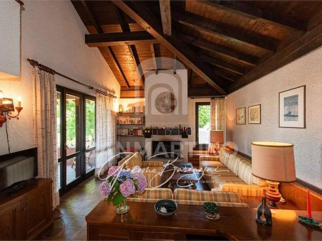 Villa Indipendente in vendita a Barasso, Lombardia