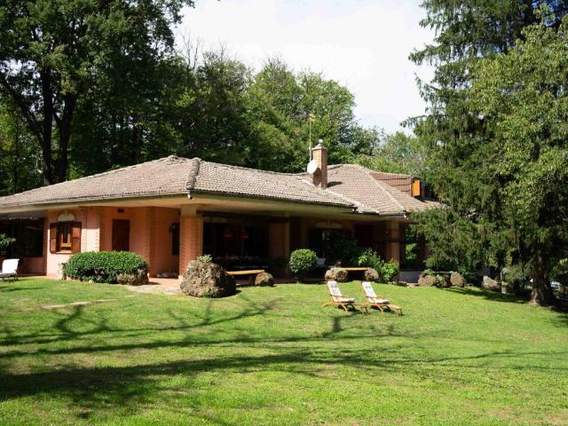 Villa Indipendente in vendita a Barbarano Romano, Lazio