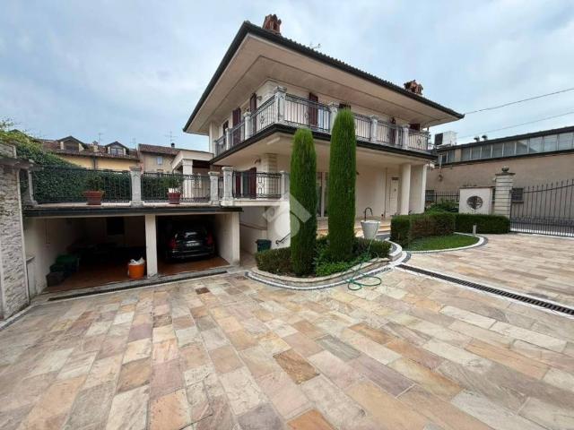 Villa Indipendente in vendita a Barbata, Lombardia