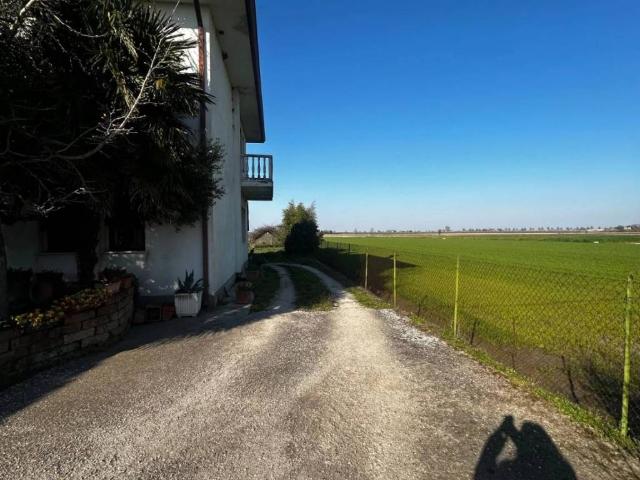 Villa Indipendente in vendita a Spino Lusia, Veneto
