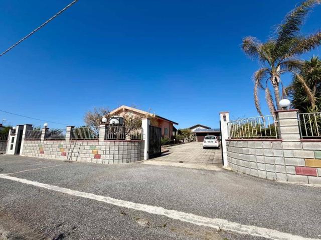 Villa Indipendente in vendita a Spine Sante, Barcellona Pozzo Di Gotto