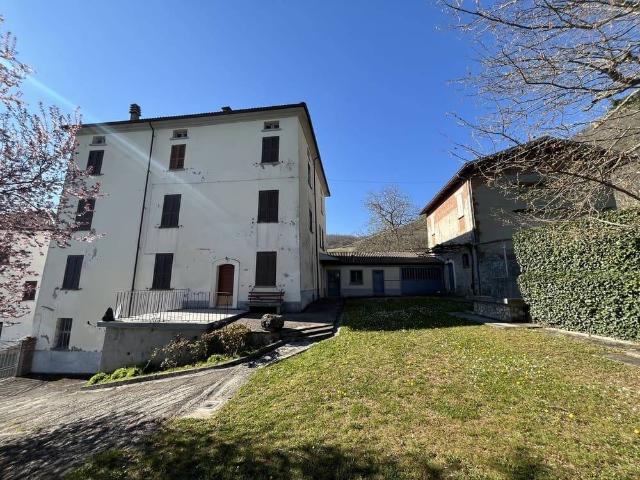 Villa Indipendente in vendita a Bardi, Reggio Emilia