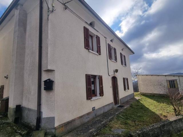 Villa Indipendente in vendita a Bardi, Reggio Emilia