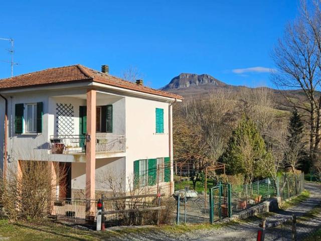 Villa Indipendente in vendita a Bardi, Reggio Emilia