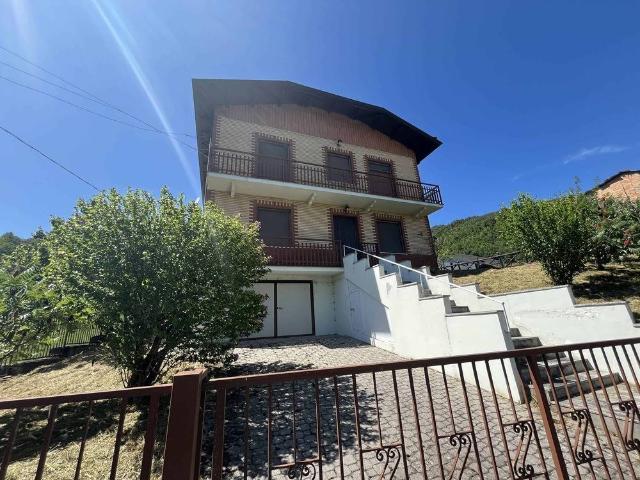 Villa Indipendente in vendita a Bardi, Reggio Emilia