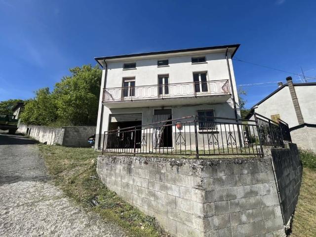 Villa Indipendente in vendita a Bardi, Reggio Emilia