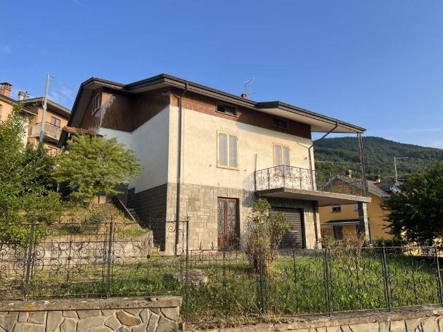 Villa Indipendente in vendita a Bardi, Reggio Emilia