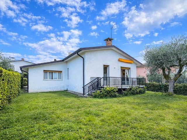 Villa Indipendente in vendita a Cisano, Bardolino