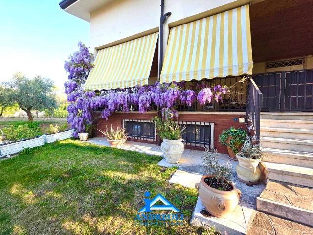 Villa Indipendente in vendita a Cisano, Bardolino
