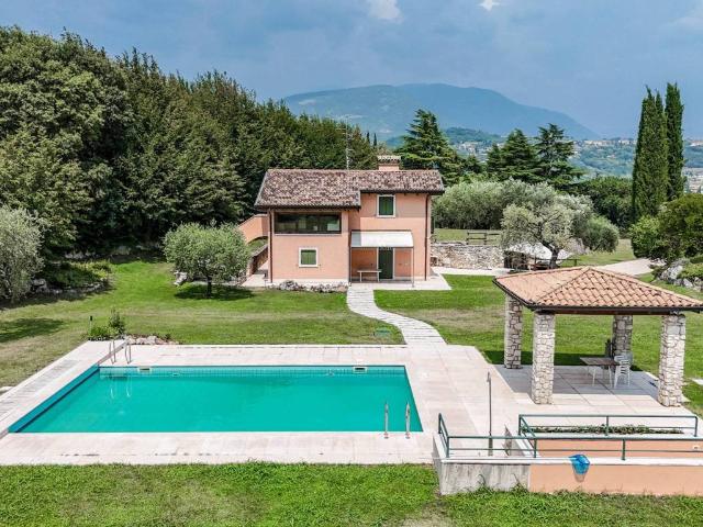 Villa Indipendente in vendita a Bardolino, Veneto