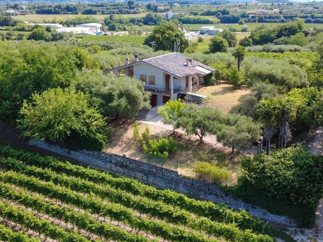 Villa Indipendente in vendita a Lazise, Veneto