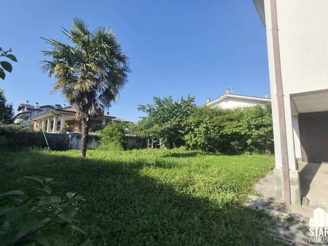 Villa Indipendente in vendita a Bareggio, Lombardia