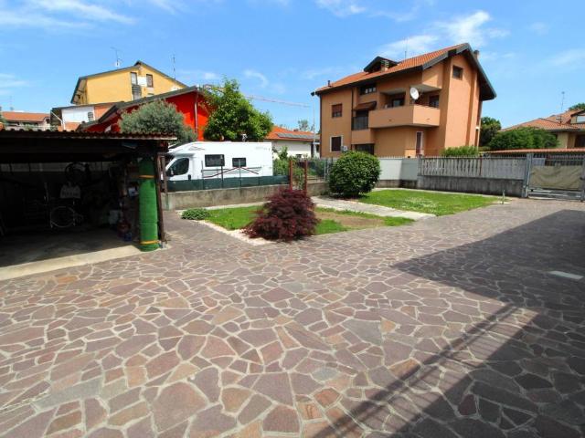 Villa Indipendente in vendita a Bareggio, Lombardia