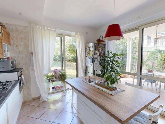 Villa Indipendente in vendita a Bareggio, Lombardia