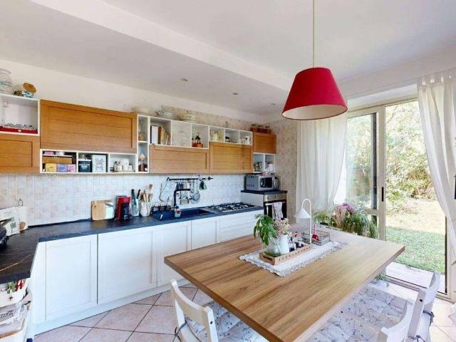 Villa Indipendente in vendita a Bareggio, Lombardia