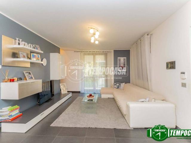 Villa Indipendente in vendita a Bareggio, Lombardia