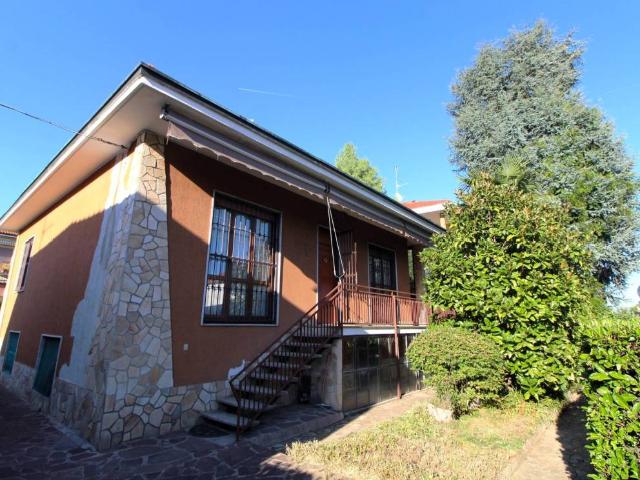 Villa Indipendente in vendita a Bareggio, Lombardia