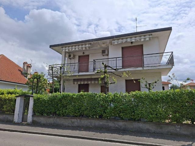 Villa Indipendente in vendita a Bareggio, Lombardia