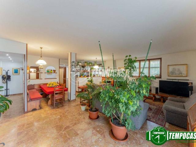 Villa Indipendente in vendita a Bareggio, Lombardia