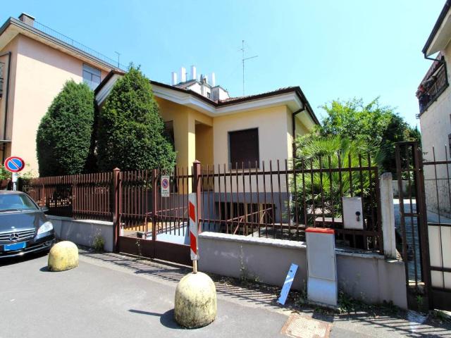 Villa Indipendente in vendita a Bareggio, Lombardia