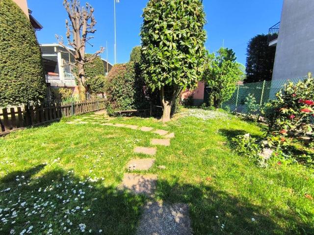 Villa Indipendente in vendita a Bareggio, Lombardia