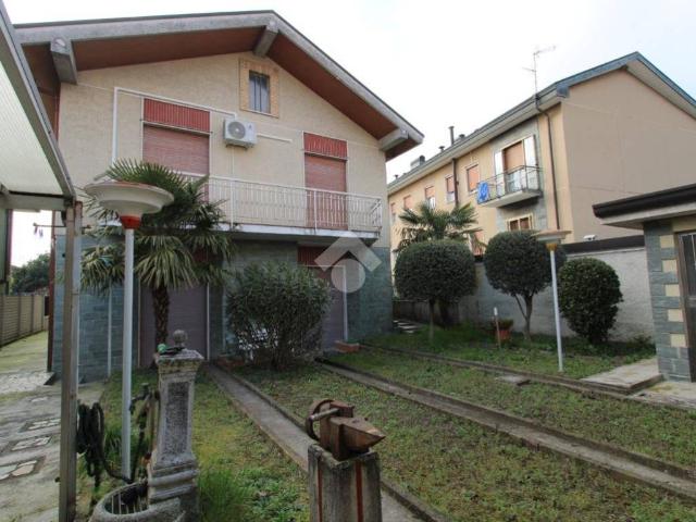 Villa Indipendente in vendita a Bareggio, Lombardia