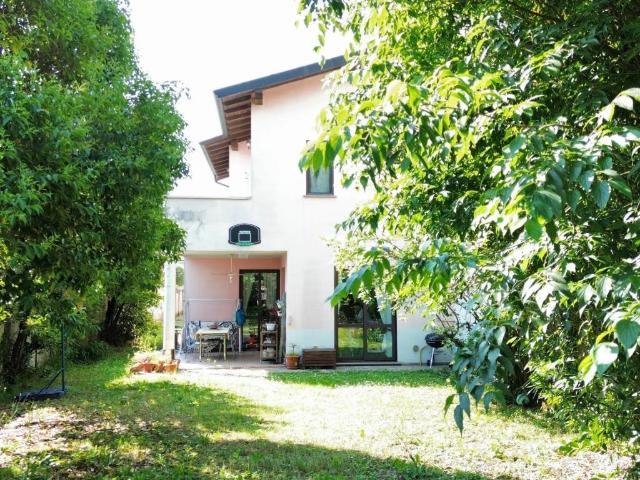 Villa Indipendente in vendita a Bareggio, Lombardia