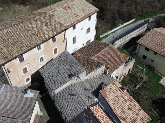 Villa Indipendente in vendita a Barete, Abruzzo