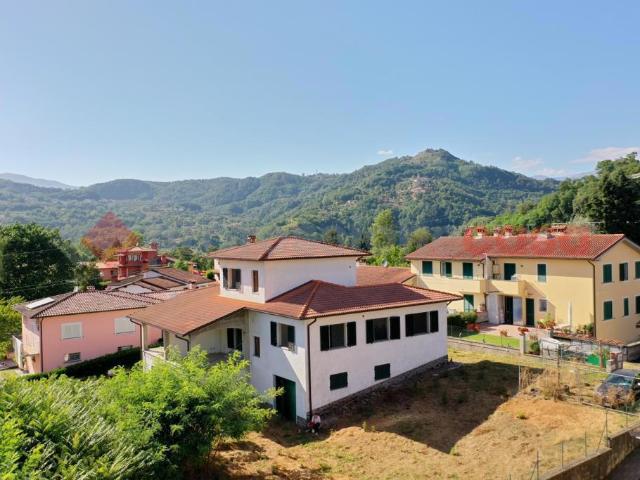 Villa Indipendente in vendita a Unione dei comuni Media Valle del Serchio, Barga