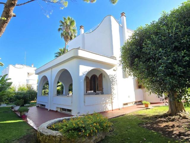 Villa Indipendente in vendita a Municipio 4, Puglia