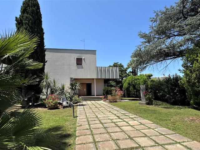 Villa Indipendente in vendita a Municipio 4, Puglia