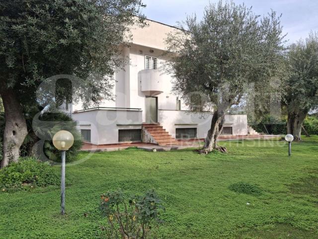 Villa Indipendente in vendita a Municipio 4, Puglia